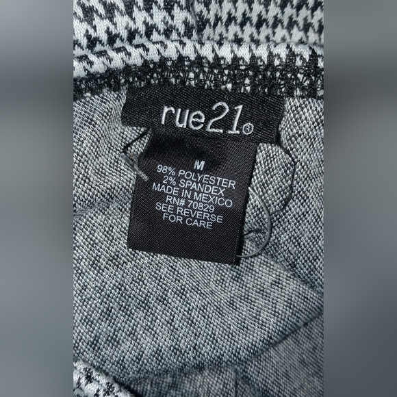 Women's Rue21 Black and White Checkered Print Stretchy Romper Medium - Picture 2 of 3